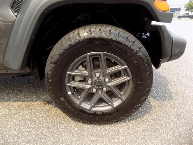 2025 Jeep Wrangler 4-Door Summit 4x4