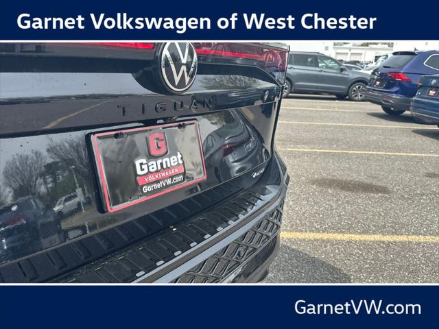 2026 Volkswagen Tiguan SE R-Line Black
