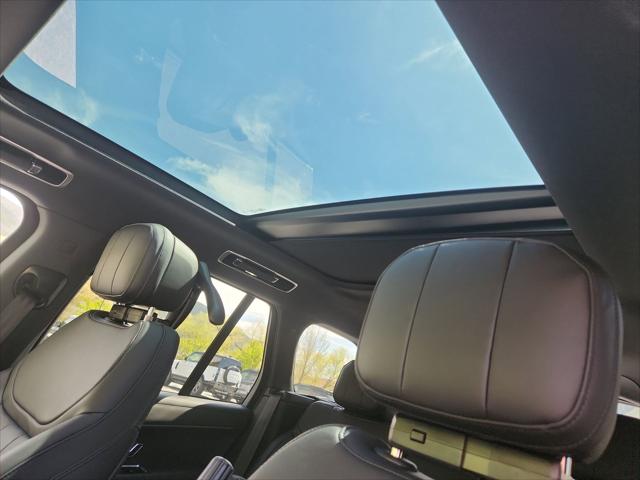 2026 Land Rover Range Rover P550e SE