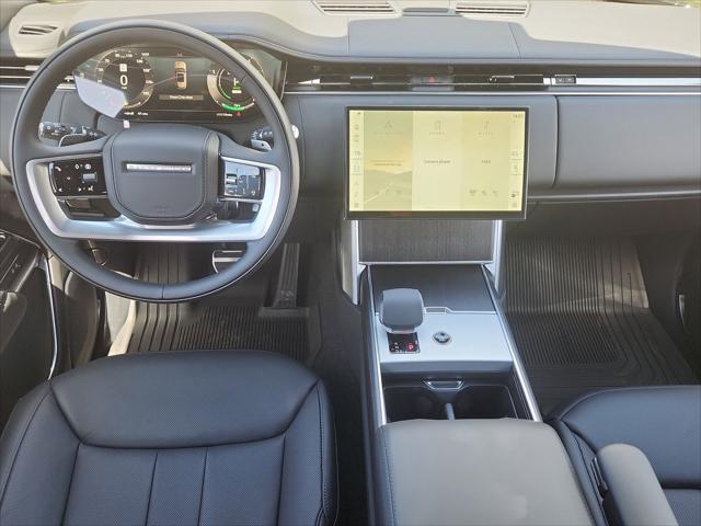 2026 Land Rover Range Rover P550e SE