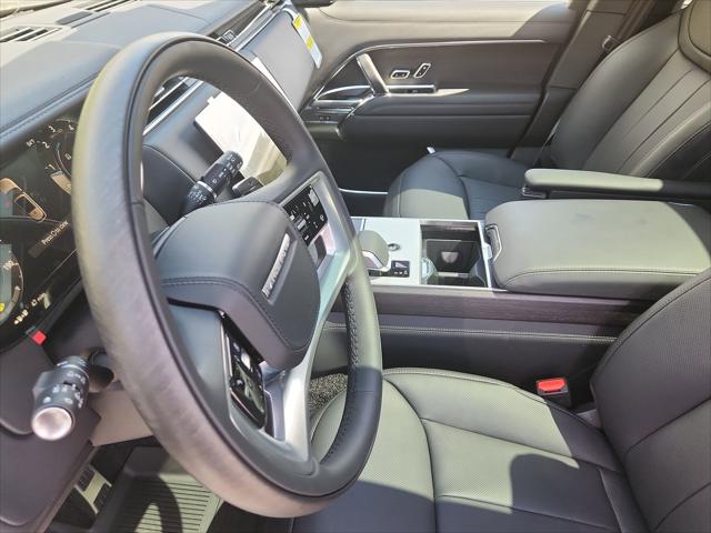 2026 Land Rover Range Rover P550e SE