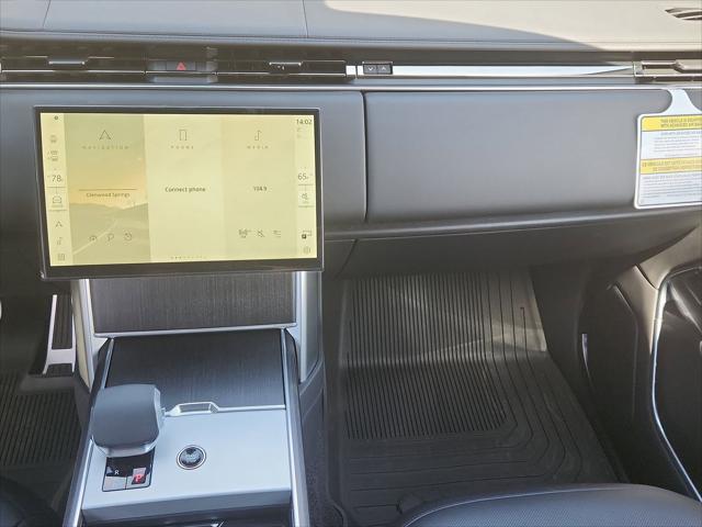2026 Land Rover Range Rover P550e SE
