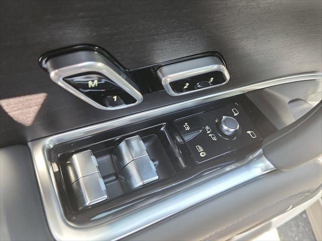 2026 Land Rover Range Rover P550e SE