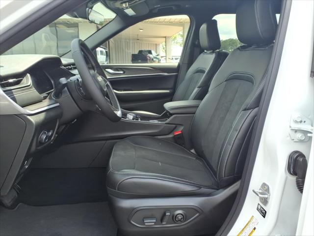 2026 Jeep Grand Cherokee Altitude 4x2