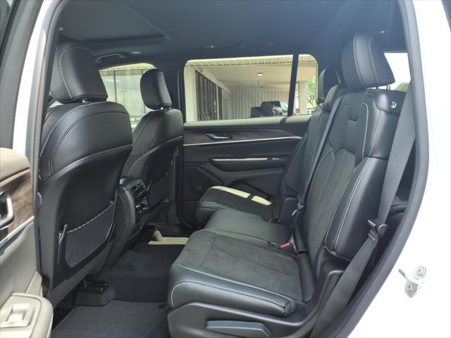 2026 Jeep Grand Cherokee Altitude 4x2