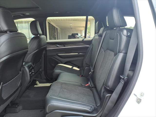 2026 Jeep Grand Cherokee Altitude 4x2