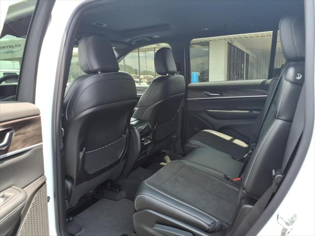 2026 Jeep Grand Cherokee Altitude 4x2