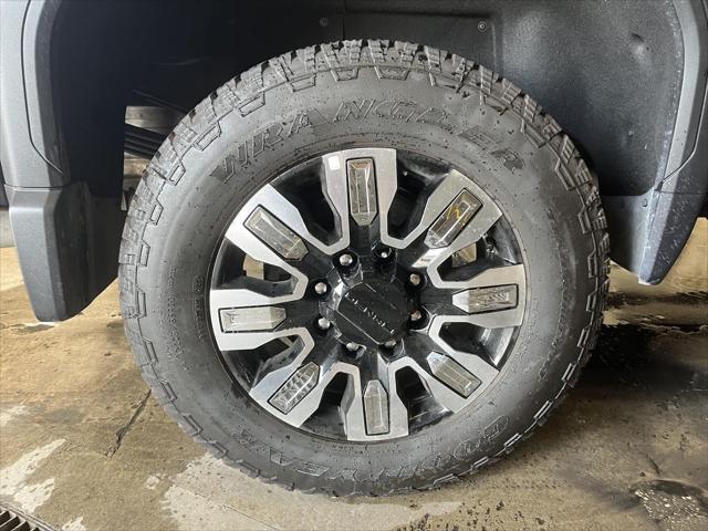 2025 GMC Sierra 3500HD 4WD Crew Cab Standard Bed Denali
