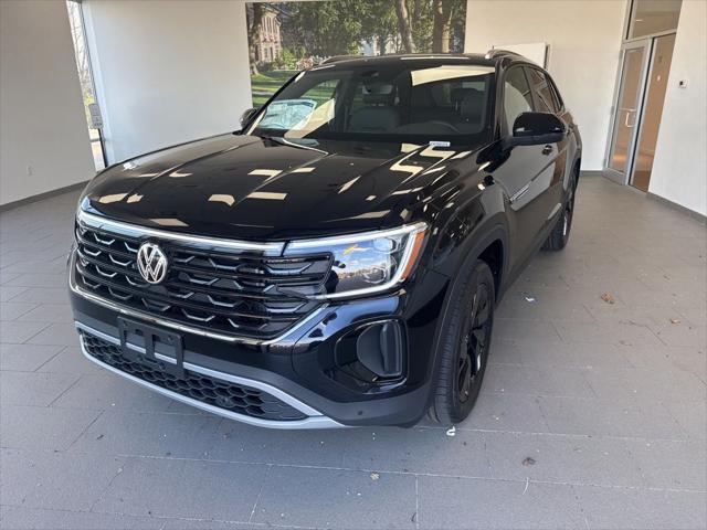 2026 Volkswagen Atlas Cross Sport SE with Technology