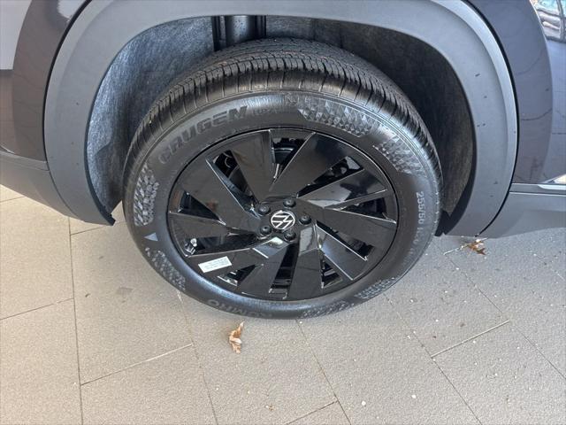 2026 Volkswagen Atlas Cross Sport SE with Technology