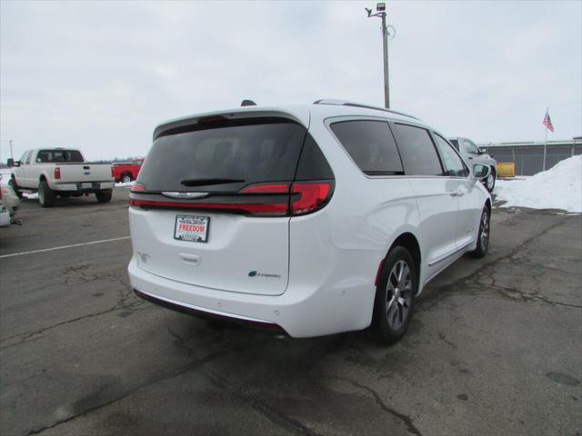2024 Chrysler Pacifica Hybrid Pinnacle