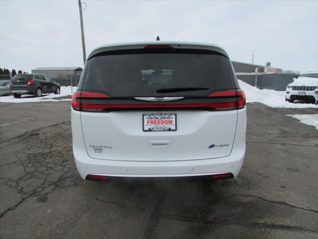 2024 Chrysler Pacifica Hybrid Pinnacle