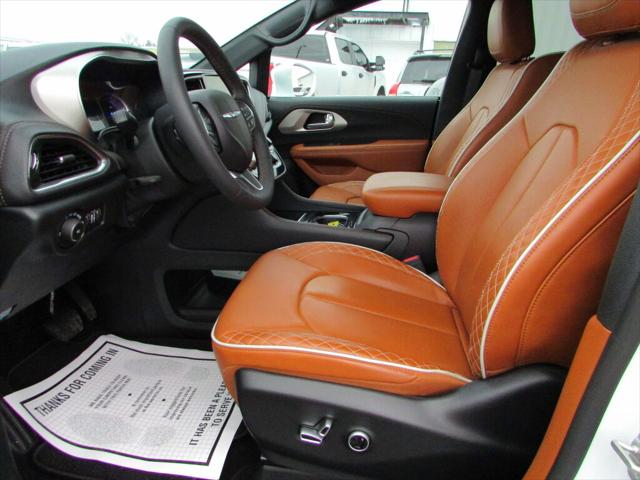 2024 Chrysler Pacifica Hybrid Pinnacle