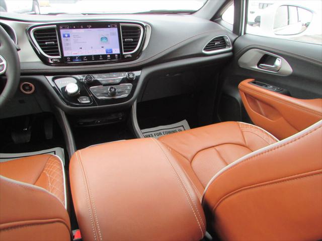 2024 Chrysler Pacifica Hybrid Pinnacle