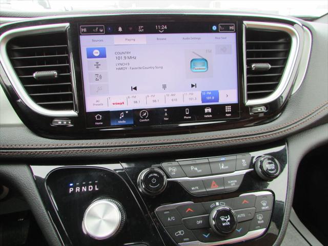 2024 Chrysler Pacifica Hybrid Pinnacle