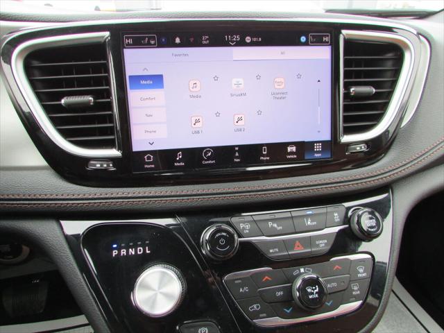 2024 Chrysler Pacifica Hybrid Pinnacle