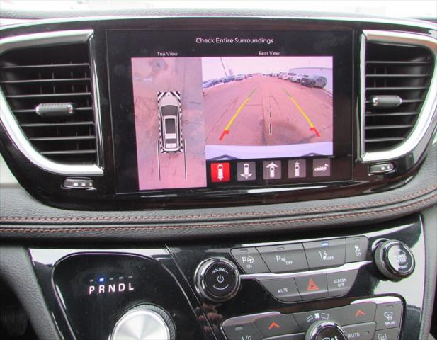 2024 Chrysler Pacifica Hybrid Pinnacle