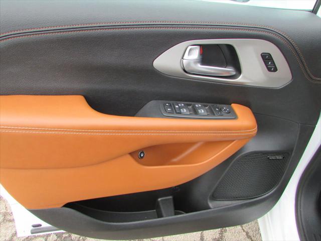 2024 Chrysler Pacifica Hybrid Pinnacle