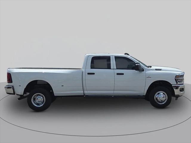 2026 RAM Ram 3500 RAM 3500 TRADESMAN CREW CAB 4X4 8 BOX