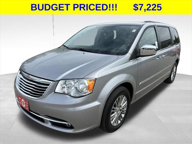 2013 Chrysler Town & Country Touring-L for sale in Burlington, WI