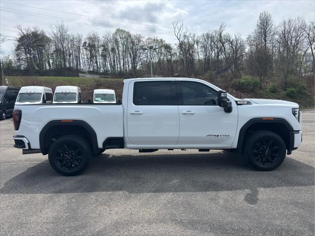 2025 GMC Sierra 2500HD 4WD Crew Cab Standard Bed AT4