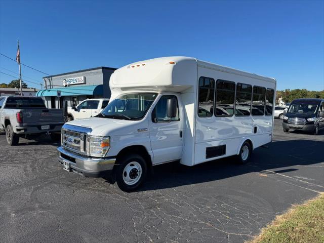 2017 Ford E-450 Cutaway Base