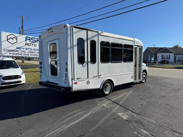 2017 Ford E-450 Cutaway Base