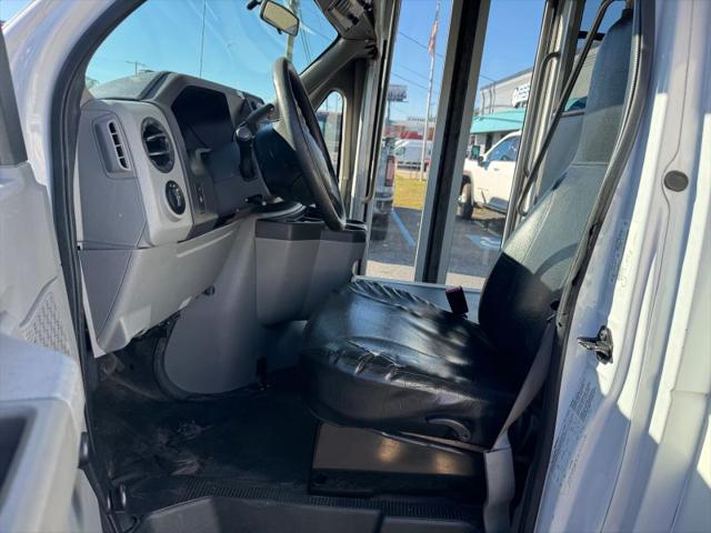 2017 Ford E-450 Cutaway Base