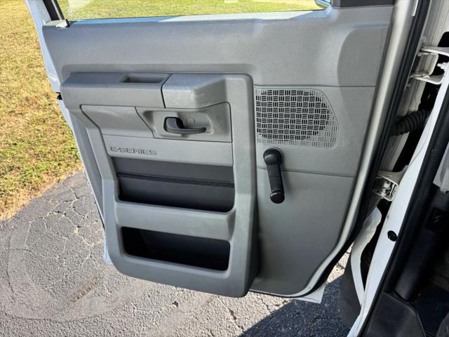 2017 Ford E-450 Cutaway Base