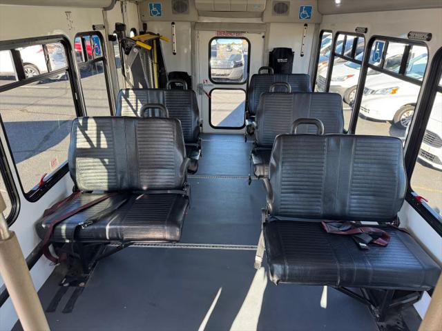 2017 Ford E-450 Cutaway Base