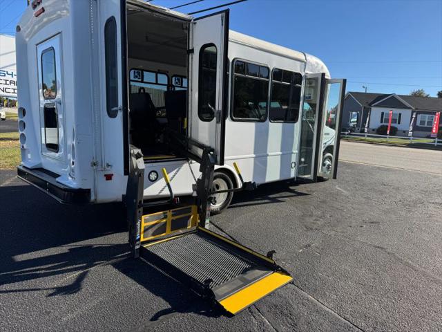 2017 Ford E-450 Cutaway Base