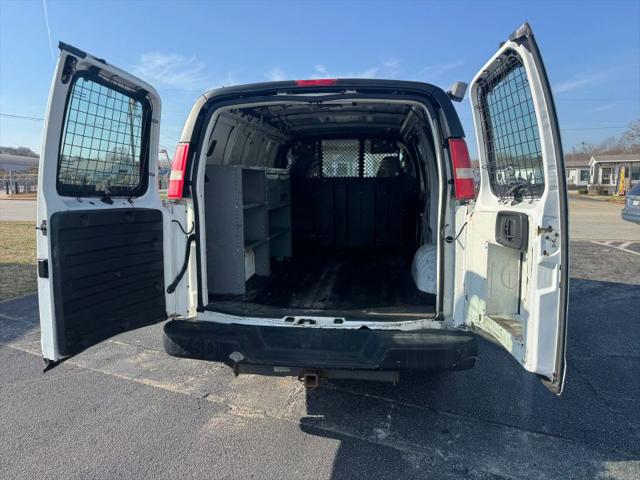 2004 Chevrolet Express Base