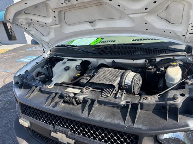 2004 Chevrolet Express Base