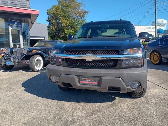 2004 Chevrolet Avalanche Base