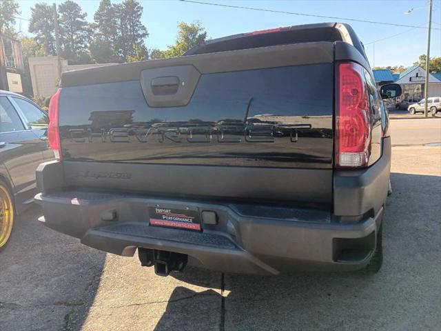 2004 Chevrolet Avalanche Base