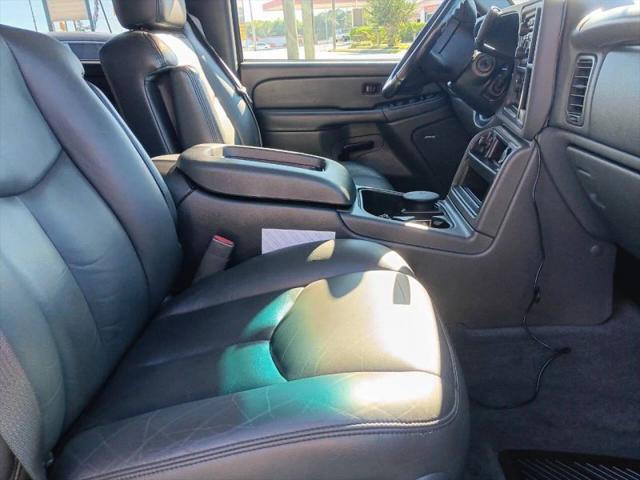 2004 Chevrolet Avalanche Base
