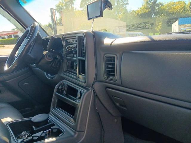 2004 Chevrolet Avalanche Base