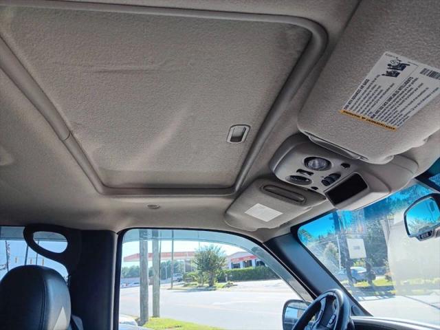 2004 Chevrolet Avalanche Base