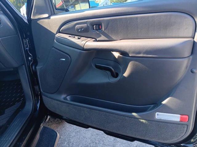 2004 Chevrolet Avalanche Base