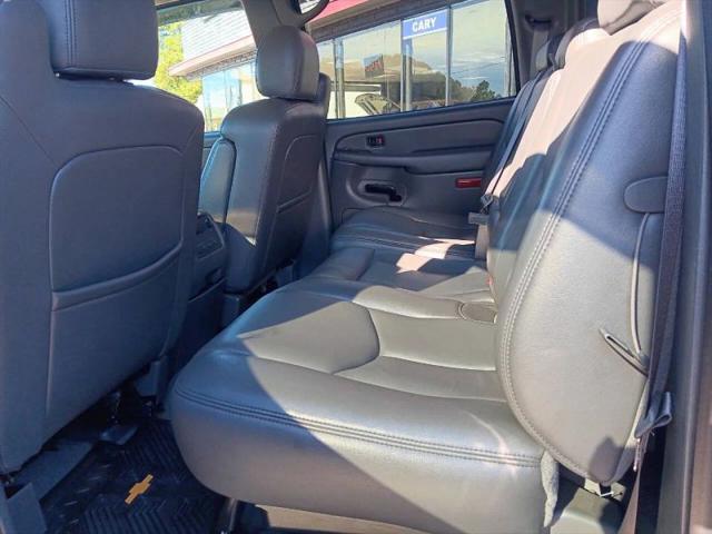2004 Chevrolet Avalanche Base