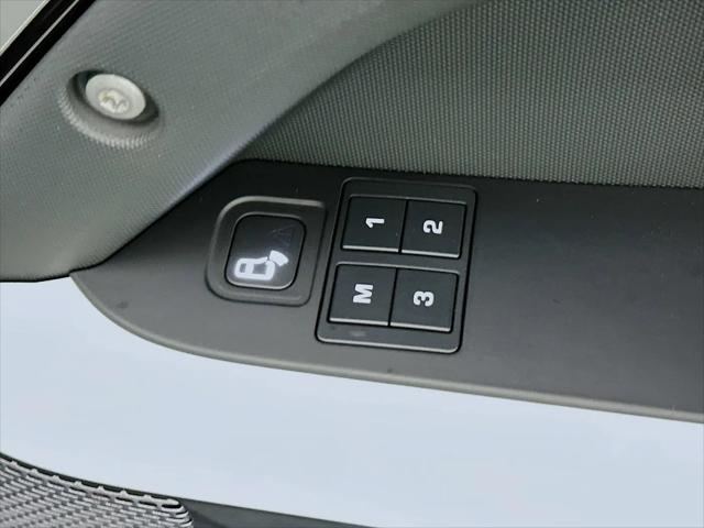 2021 Land Rover Defender 110 SE