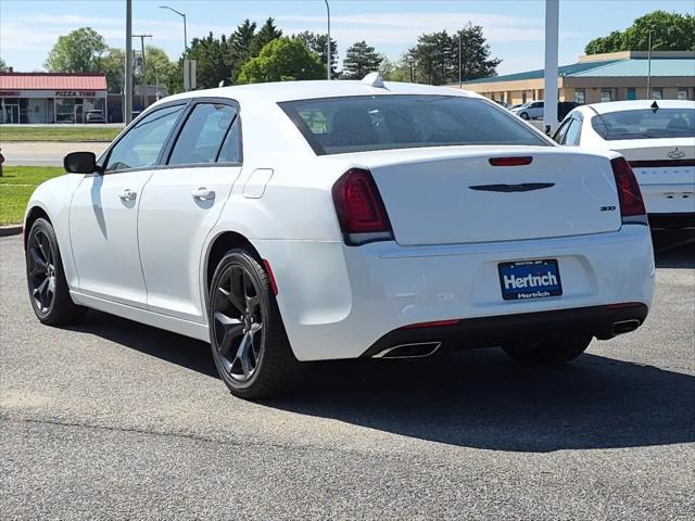 2023 Chrysler 300 Touring