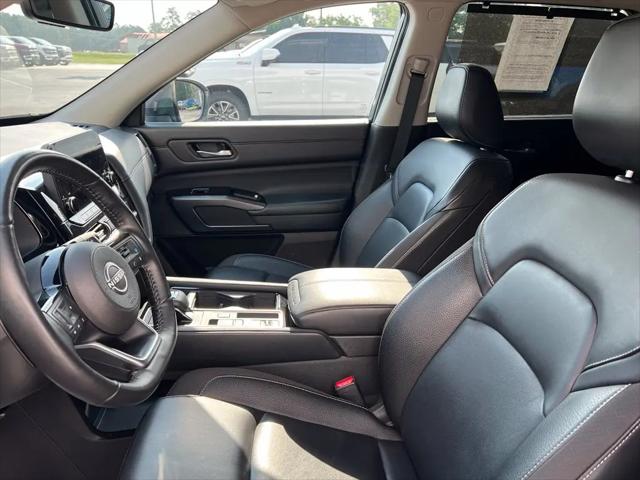 2025 Nissan Pathfinder SL FWD