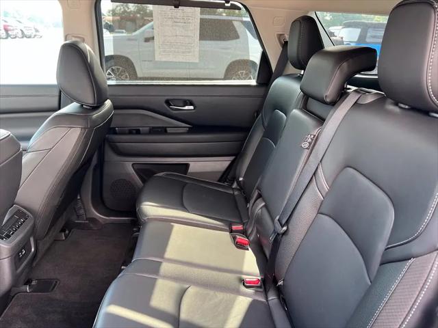 2025 Nissan Pathfinder SL FWD