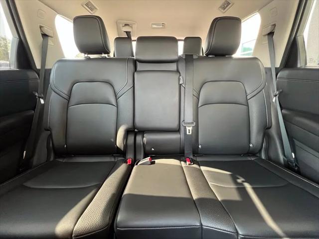 2025 Nissan Pathfinder SL FWD