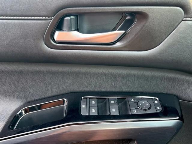 2025 Nissan Pathfinder SL FWD