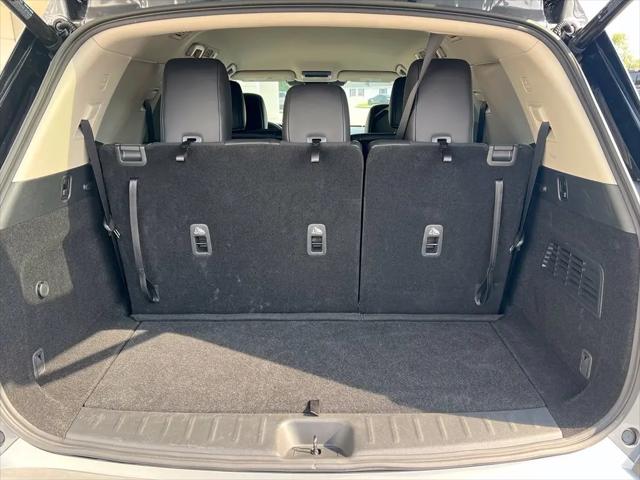 2025 Nissan Pathfinder SL FWD
