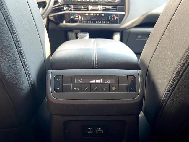2025 Nissan Pathfinder SL FWD