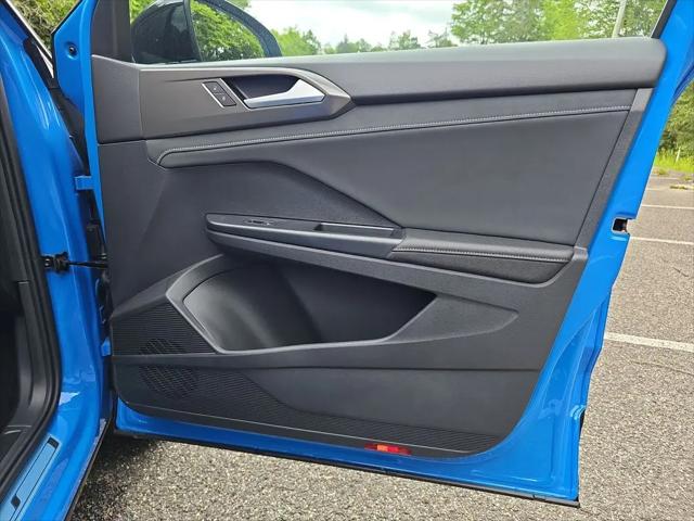 2026 Volkswagen Taos SE Black