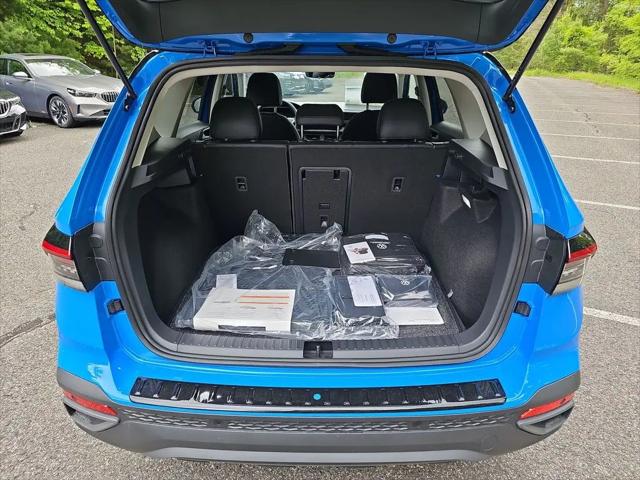 2026 Volkswagen Taos SE Black